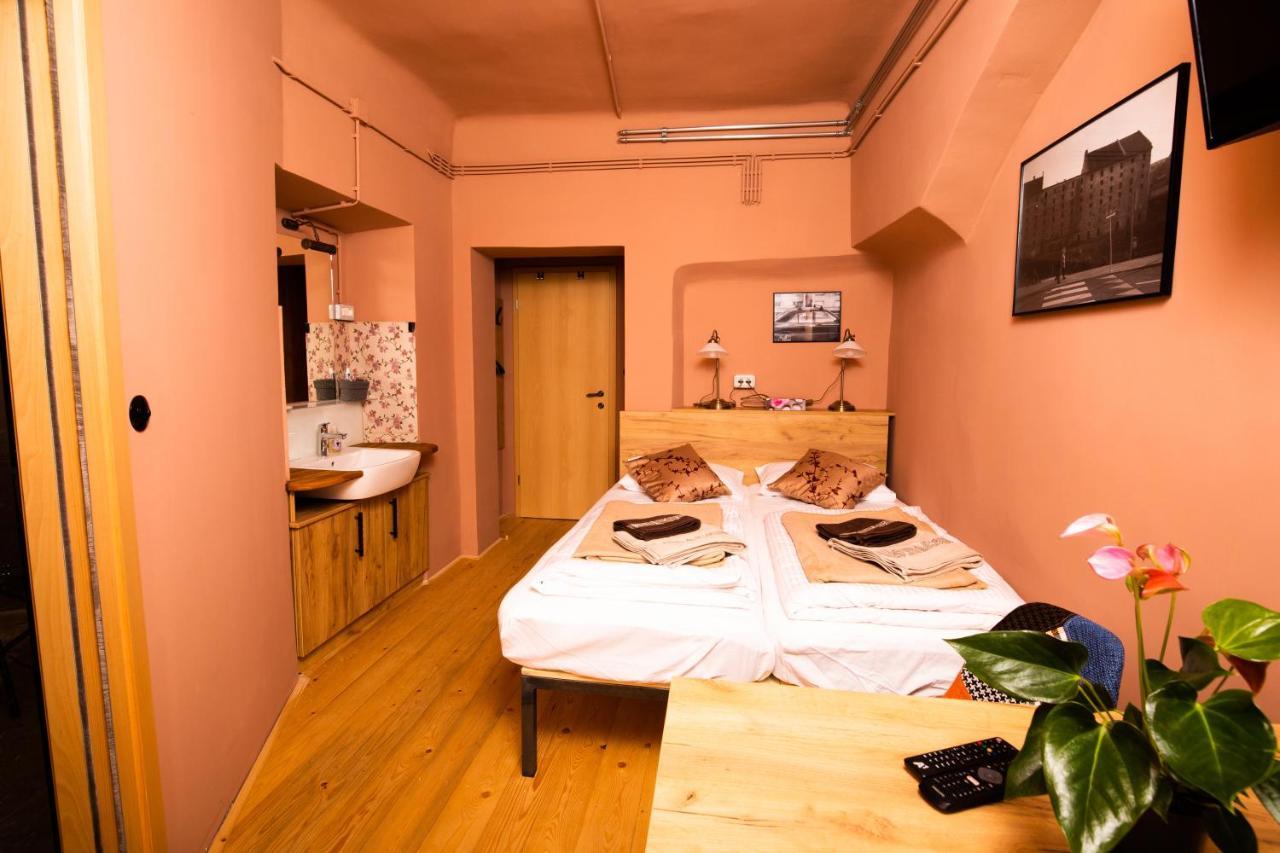 Deznik Hostel Ljubljana Bagian luar foto