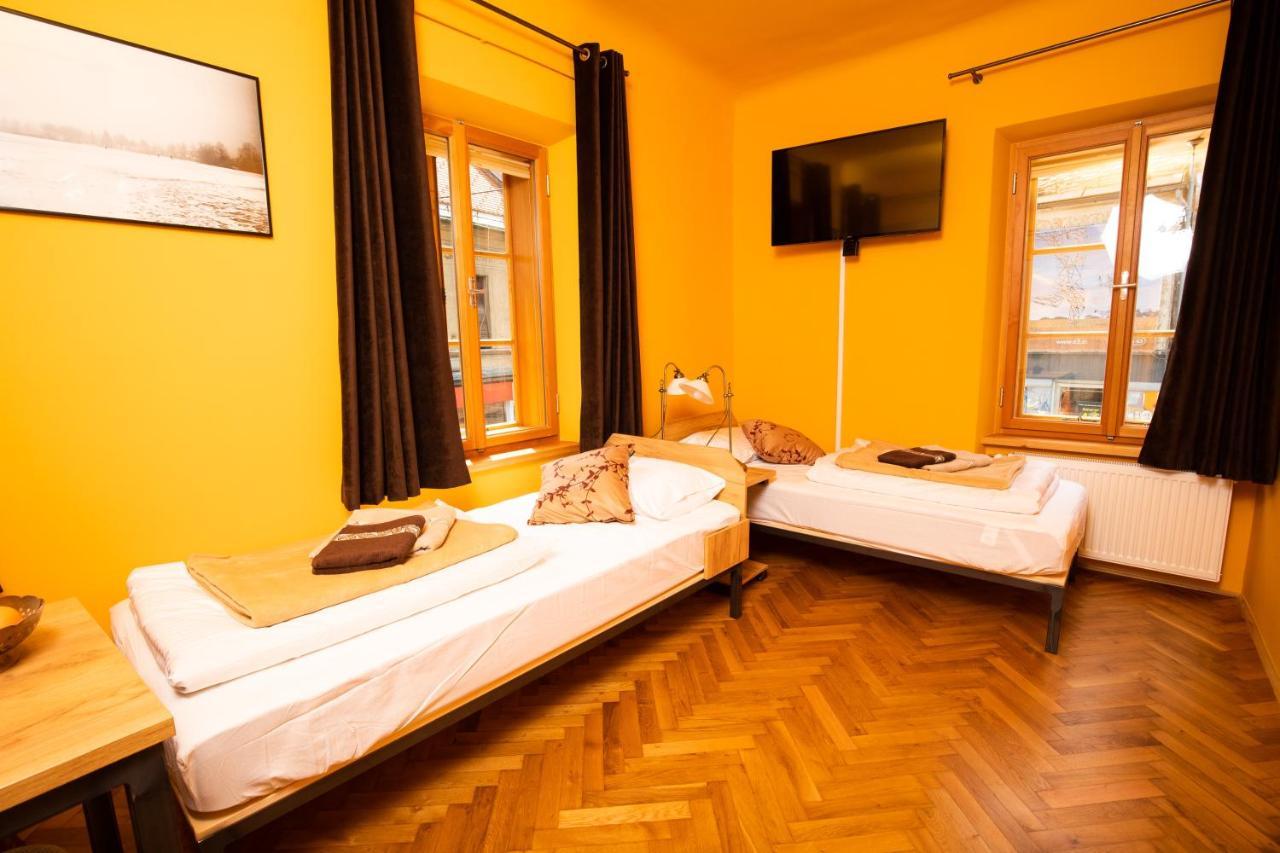 Deznik Hostel Ljubljana Bagian luar foto