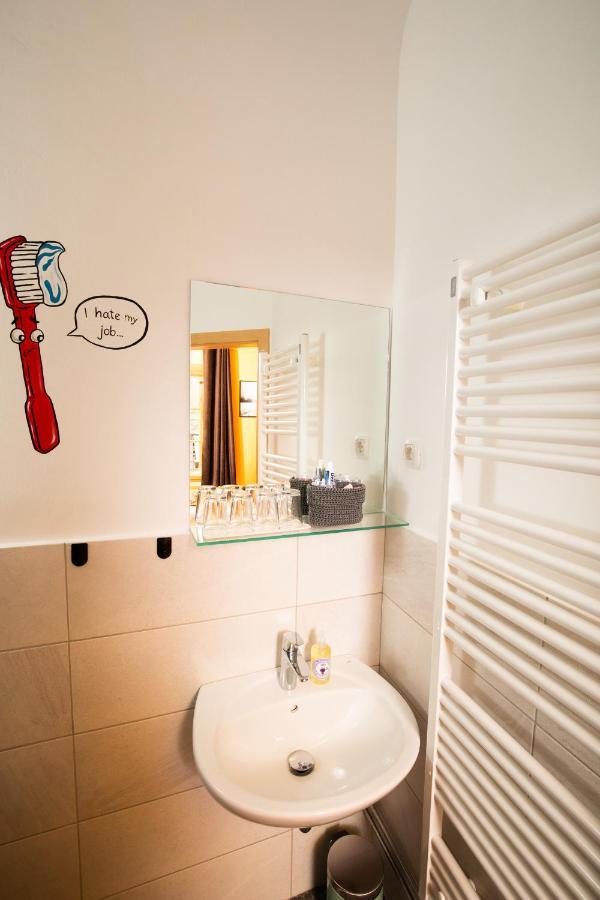 Deznik Hostel Ljubljana Bagian luar foto
